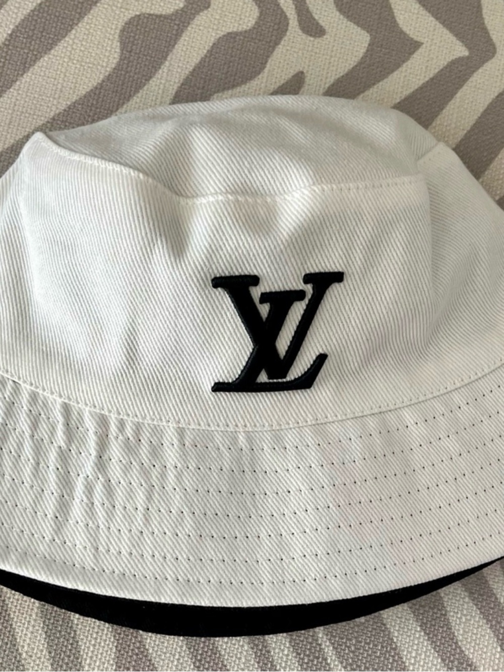 LV white bucket hat - Picture 3 of 4